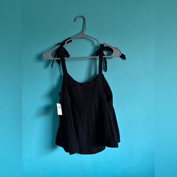 Old Navy Shoulder Tie Smocked Tank (m) - Picture 3 of 4